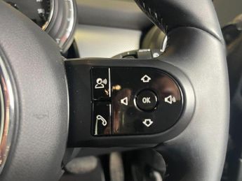 MINI HATCH 1.5 5-Door Hatch Cooper Exclusive