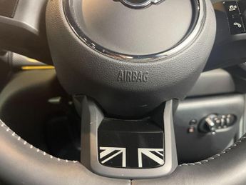 MINI HATCH 1.5 5-Door Hatch Cooper Exclusive