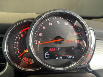 MINI HATCH 1.5 5-Door Hatch Cooper Exclusive