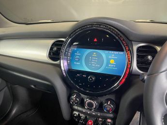 MINI HATCH 1.5 5-Door Hatch Cooper Exclusive