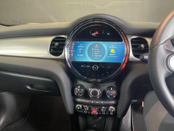 MINI HATCH 1.5 5-Door Hatch Cooper Exclusive