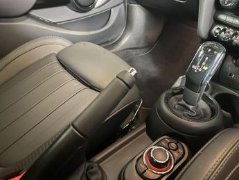 MINI HATCH 1.5 5-Door Hatch Cooper Exclusive