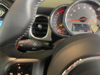 MINI HATCH 1.5 5-Door Hatch Cooper Exclusive