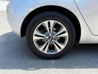 KIA VENGA 1.6 2 Auto Euro 5 5dr
