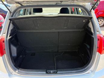 KIA VENGA 1.6 2 Auto Euro 5 5dr