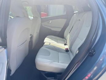 VOLVO V40 1.6 T4 SE Hatchback 5dr Petrol Powershift Euro 5 (s/s) (180 ps)