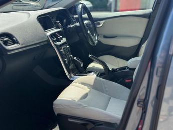 VOLVO V40 1.6 T4 SE Hatchback 5dr Petrol Powershift Euro 5 (s/s) (180 ps)