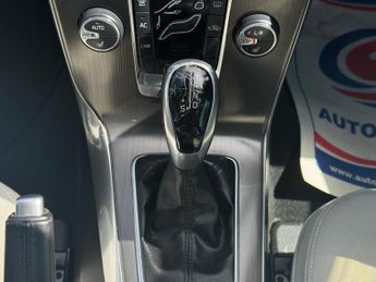 VOLVO V40 1.6 T4 SE Hatchback 5dr Petrol Powershift Euro 5 (s/s) (180 ps)