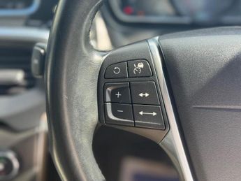 VOLVO V40 1.6 T4 SE Hatchback 5dr Petrol Powershift Euro 5 (s/s) (180 ps)