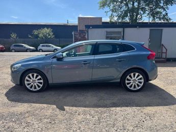 VOLVO V40 1.6 T4 SE Hatchback 5dr Petrol Powershift Euro 5 (s/s) (180 ps)