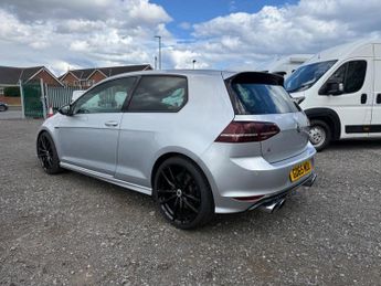 VOLKSWAGEN GOLF 2.0 TSI BlueMotion Tech R