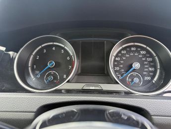 VOLKSWAGEN GOLF 2.0 TSI BlueMotion Tech R