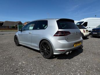 VOLKSWAGEN GOLF 2.0 TSI BlueMotion Tech R