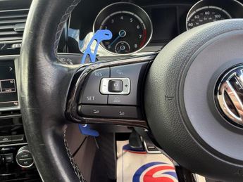 VOLKSWAGEN GOLF 2.0 TSI BlueMotion Tech R