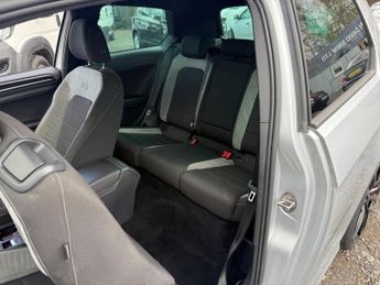 VOLKSWAGEN GOLF 2.0 TSI BlueMotion Tech R