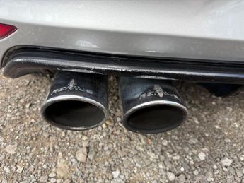 VOLKSWAGEN GOLF 2.0 TSI BlueMotion Tech R