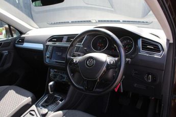 VOLKSWAGEN TIGUAN 2.0 TDI BlueMotion Tech SE Navigation