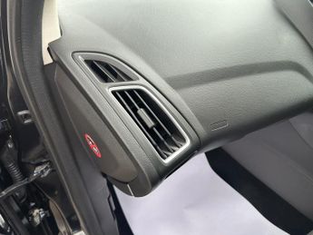 FORD FOCUS 1.6 Titanium