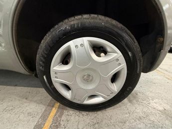 TOYOTA YARIS 1.0 VVT-i Colour Collection