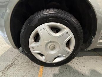TOYOTA YARIS 1.0 VVT-i Colour Collection