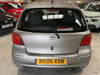 TOYOTA YARIS 1.0 VVT-i Colour Collection