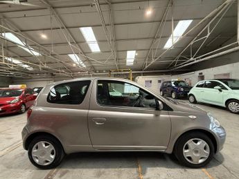 TOYOTA YARIS 1.0 VVT-i Colour Collection