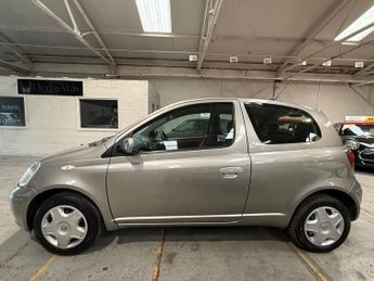 TOYOTA YARIS 1.0 VVT-i Colour Collection
