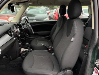 MINI HATCH 1.6 Cooper Auto Euro 5 3dr