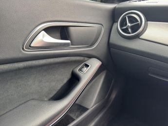 MERCEDES-BENZ CLA CLA 220d AMG Line 4dr Tip Auto