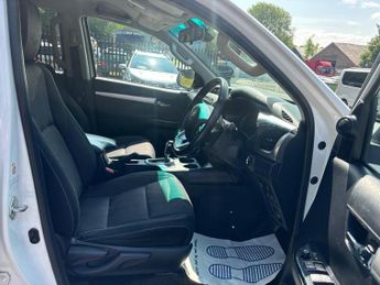 TOYOTA HILUX 2.4 D-4D Invincible