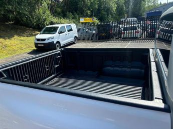 TOYOTA HILUX 2.4 D-4D Invincible