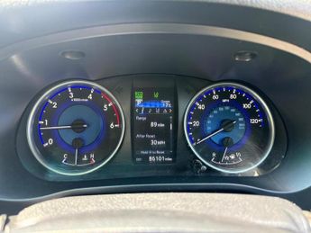 TOYOTA HILUX 2.4 D-4D Invincible