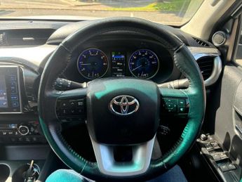 TOYOTA HILUX 2.4 D-4D Invincible