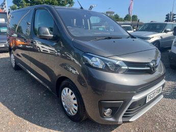 Toyota Proace 1.5 D Shuttle MWB Euro 6 9 Seat