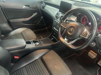 MERCEDES-BENZ CLA 1.6 CLA180 AMG Line Edition