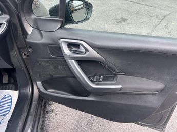 PEUGEOT 2008 1.2 PureTech Active