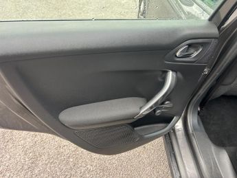 PEUGEOT 2008 1.2 PureTech Active