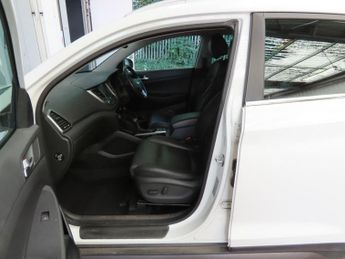 HYUNDAI TUCSON 2.0 CRDi Premium Auto 4WD Euro 6 5dr