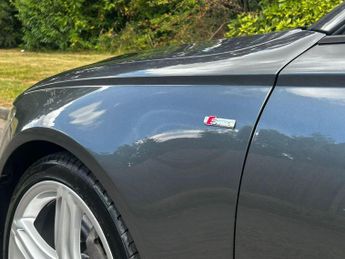 AUDI A6 AVANT 3.0 BiTDI V6 Black Edition