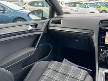 VOLKSWAGEN GOLF 2.0 TDI GTD BlueLine
