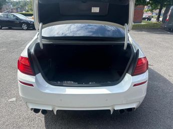BMW M5 4.4 V8 M Performance Edition