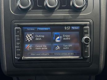 VOLKSWAGEN TOURAN 1.4 TSI SE MPV 5dr Petrol DSG Euro 5 (140 ps)