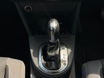 VOLKSWAGEN TOURAN 1.4 TSI SE MPV 5dr Petrol DSG Euro 5 (140 ps)