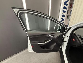 FORD FOCUS 1.6 Zetec Powershift Euro 6 5dr