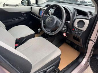 TOYOTA VITZ -