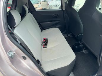 TOYOTA VITZ -
