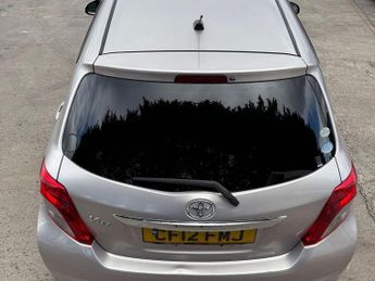 TOYOTA VITZ -