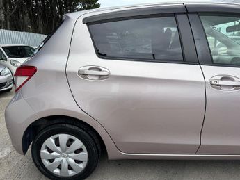 TOYOTA VITZ -
