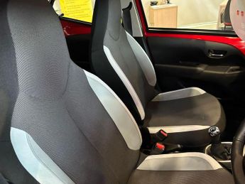 TOYOTA AYGO 1.5 VVT-h Icon
