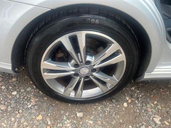 MERCEDES-BENZ E CLASS 2.1 E220 BlueTEC SE